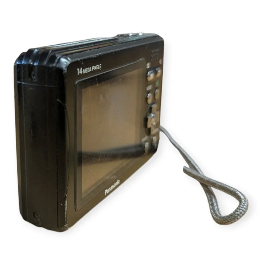 Panasonic Lumix DMC-TS10 14.1MP Waterproof Digital Camera Black‎ Charger Battery